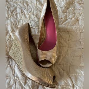 Lilly Pulitzer gold wedges